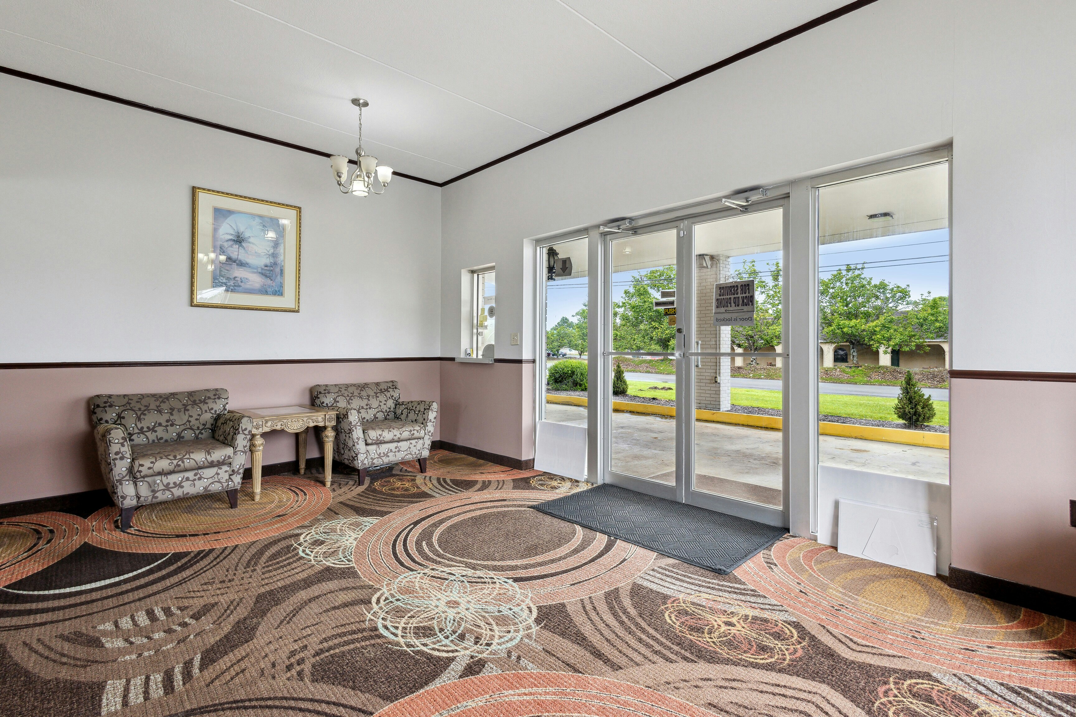 Relax inn by OYO Greeneville Near Hwy US-321 24/40