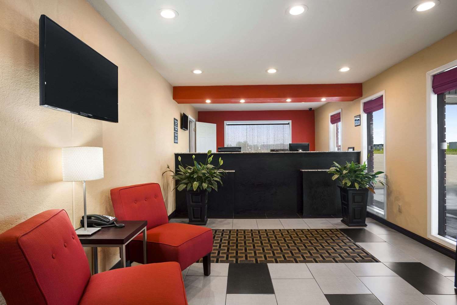 Super 8 by Wyndham Henryetta 1/5
