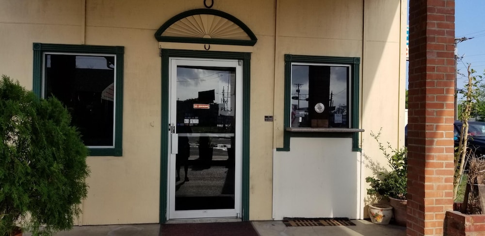 Executive Inn 21/29