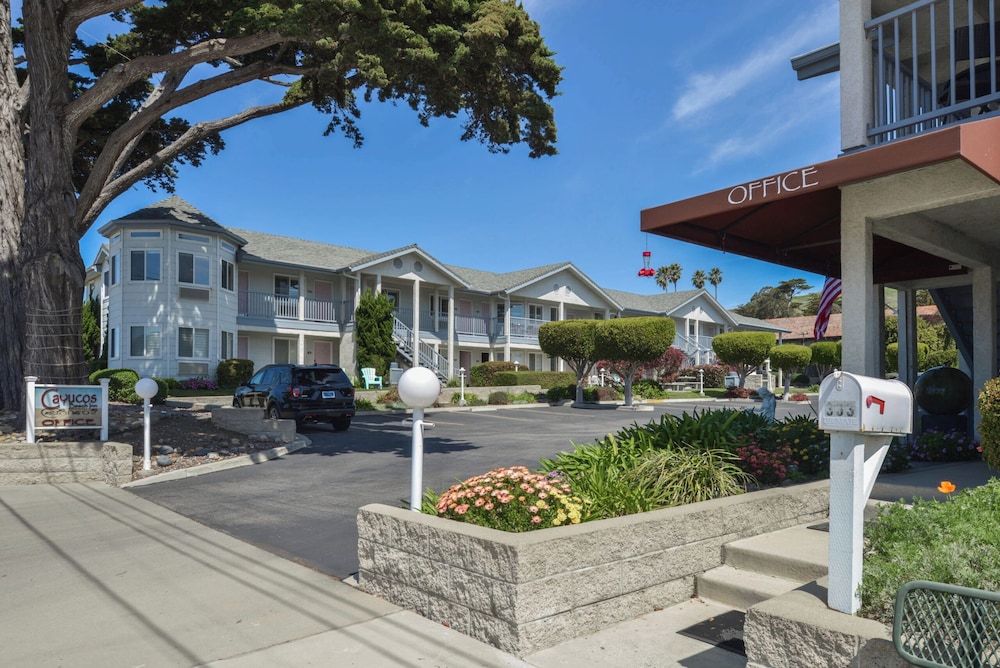 Cayucos Beach Inn 55/64