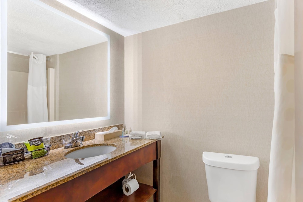 MainStay Suites Lansing West 36/37