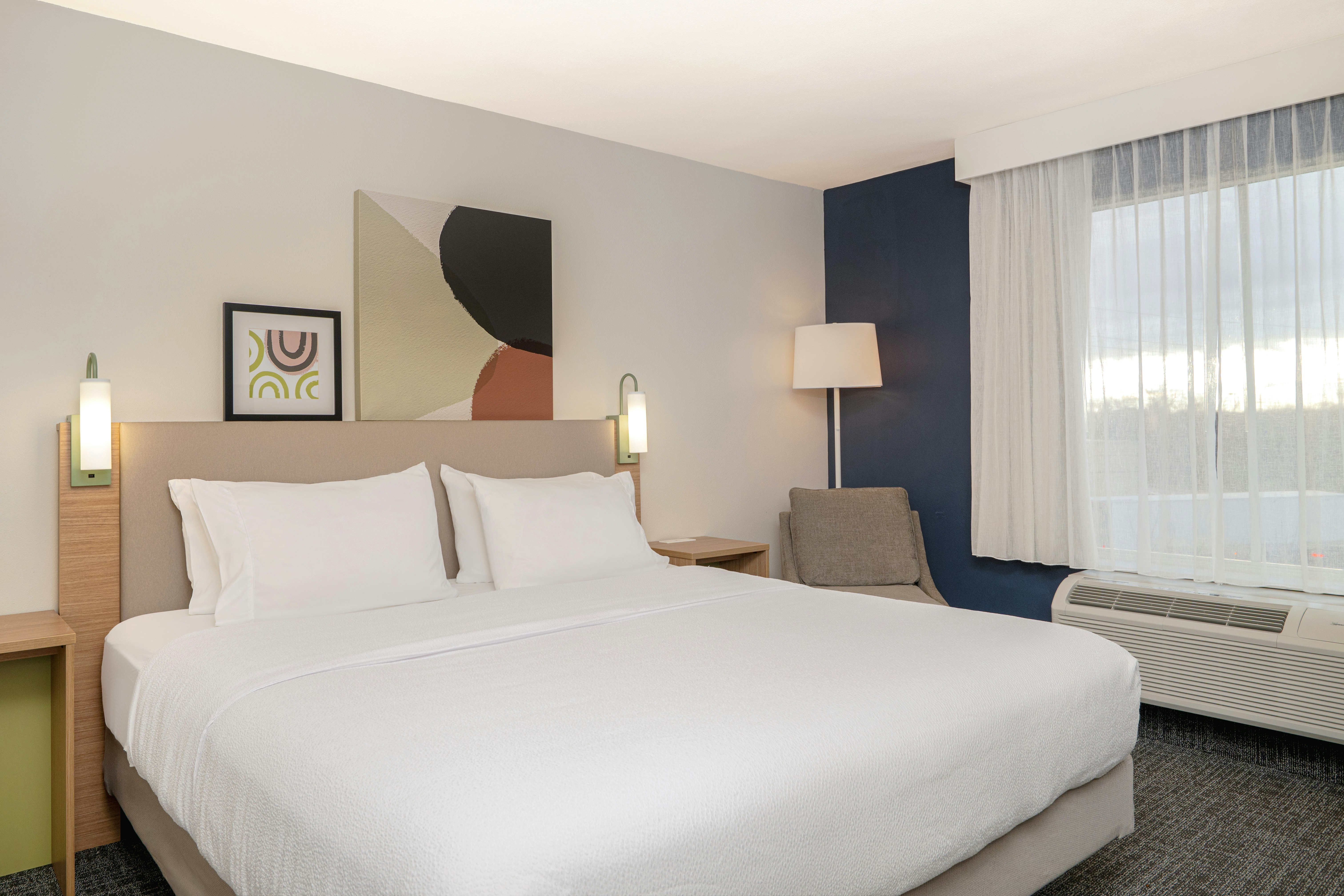 ROOM, KING BED