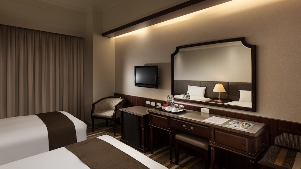Urban Hotel 33 64/69