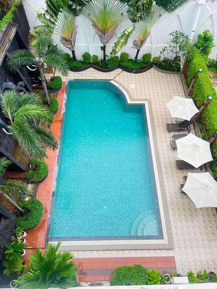 Aristocrat Residence Hotel 46/80