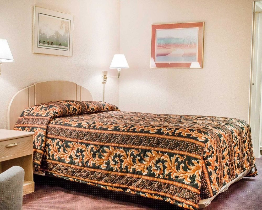 Rodeway Inn Findlay University Area 8/43