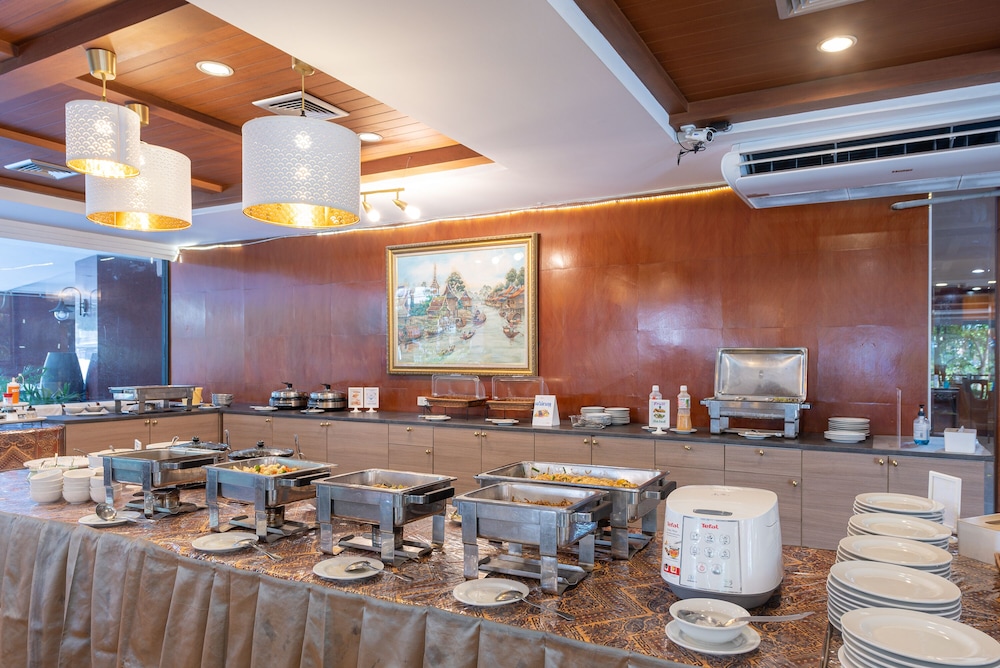 Nonthaburi Palace Hotel 44/66