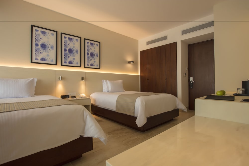 Altitude By Krystal Grand Punta Cancun All Inclusive 25/75
