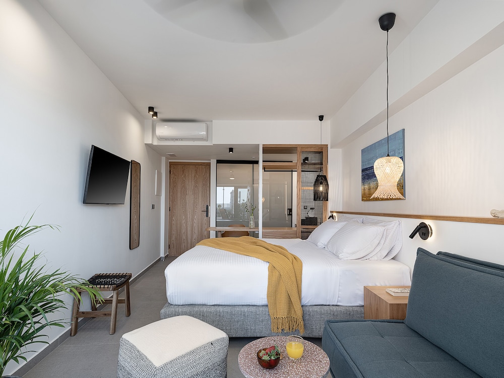 Calla Luxury Seafront Suites 13/50