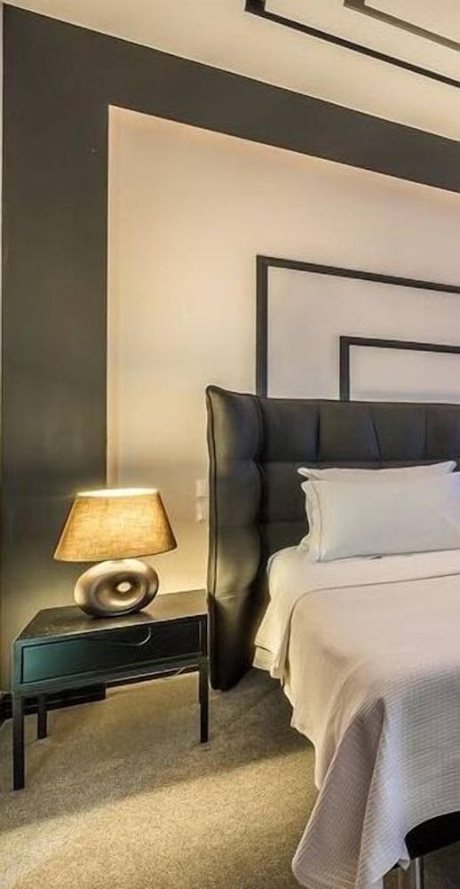 Delta Hotel 27/48