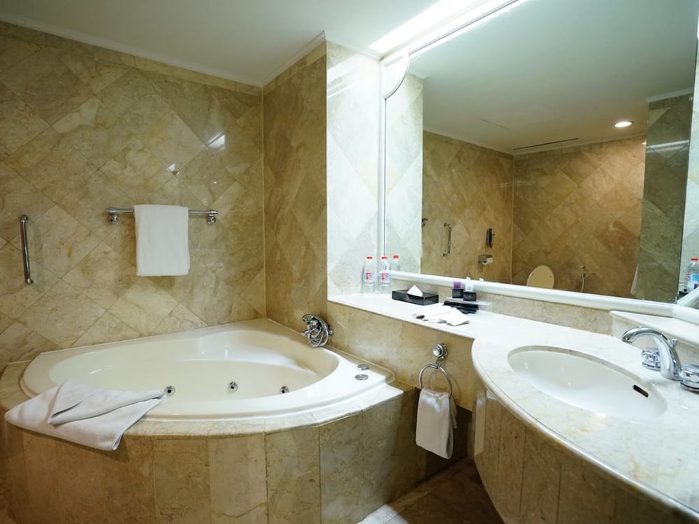 Golden Boutique Hotel Kemayoran 38/70
