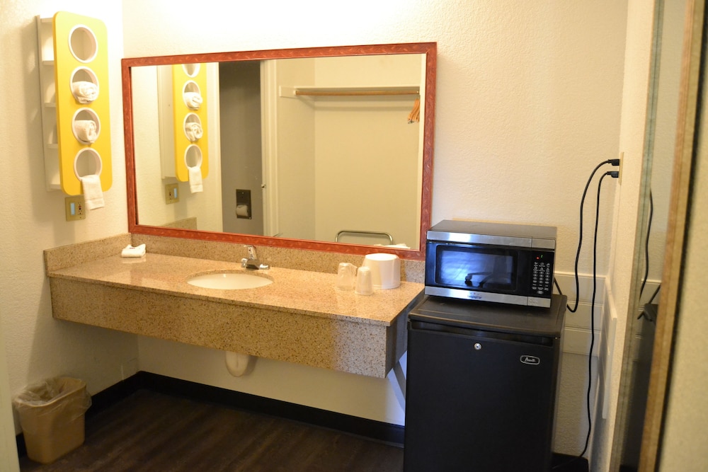 Motel6 Oakdale, CA 36/67