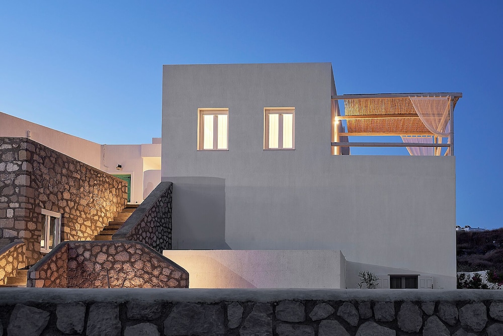 Nirome Luxury Suites 4/50