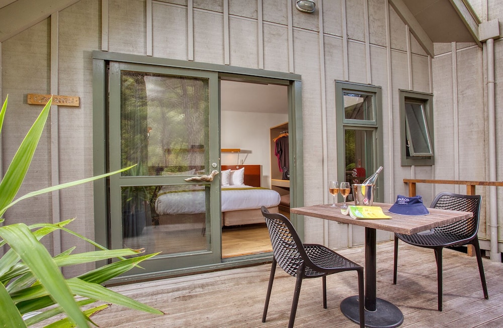 Awaroa Lodge 33/50
