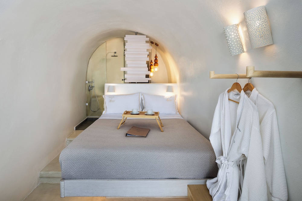 COZY, SUITE, OUTDOOR JETTED TUB
