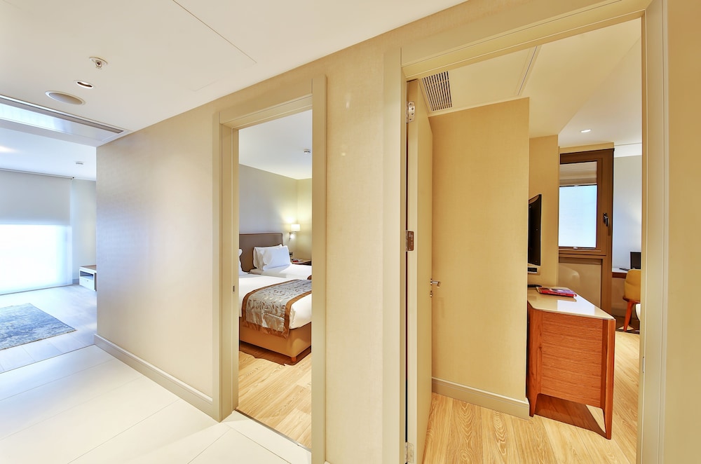 Tzl Suites 17/69
