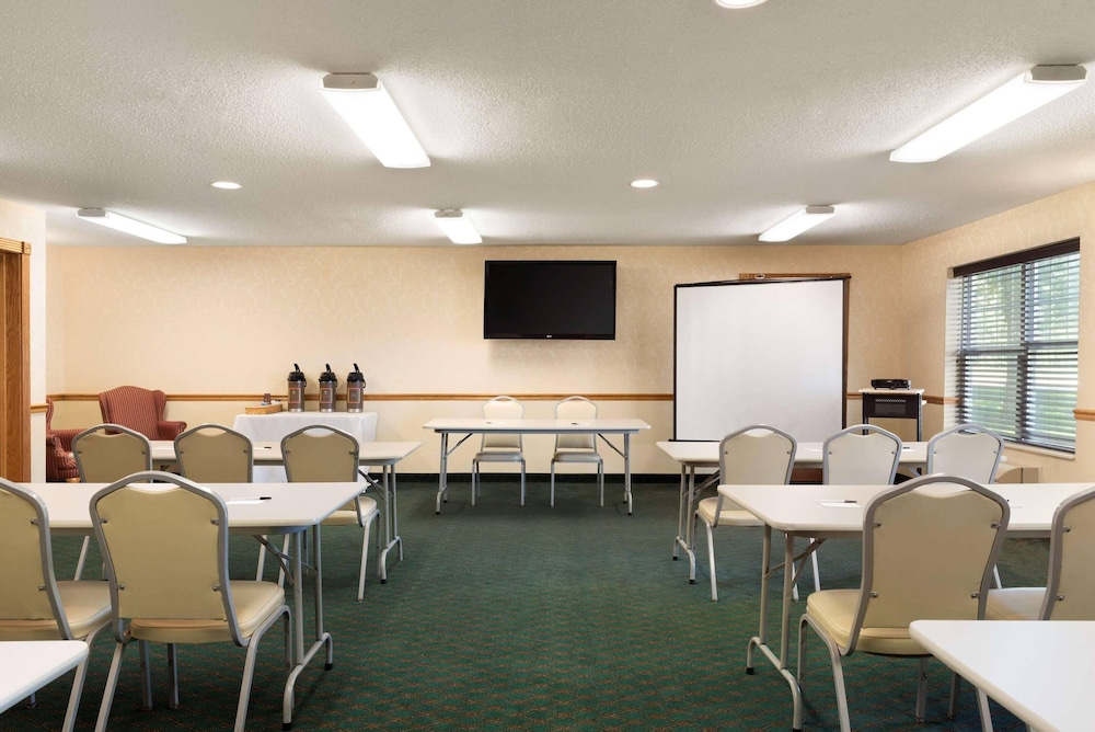Country Inn Suites By Radisson Mason City Ia 37/50