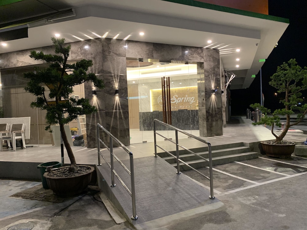Spring Season Hotel 24/33