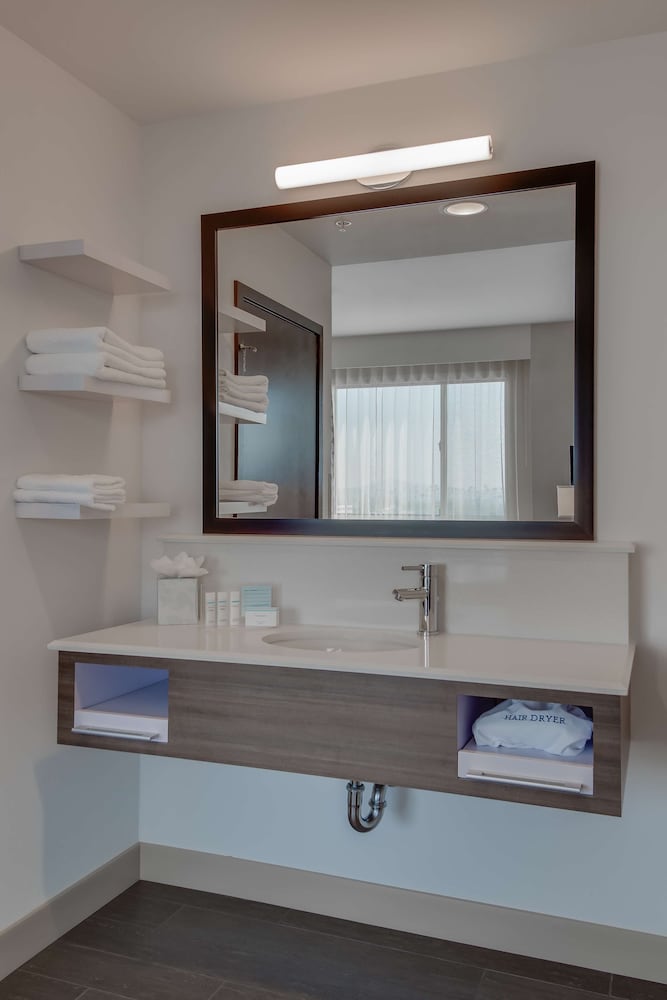 Hampton Inn And Suites Los Angeles Glendale 36/75