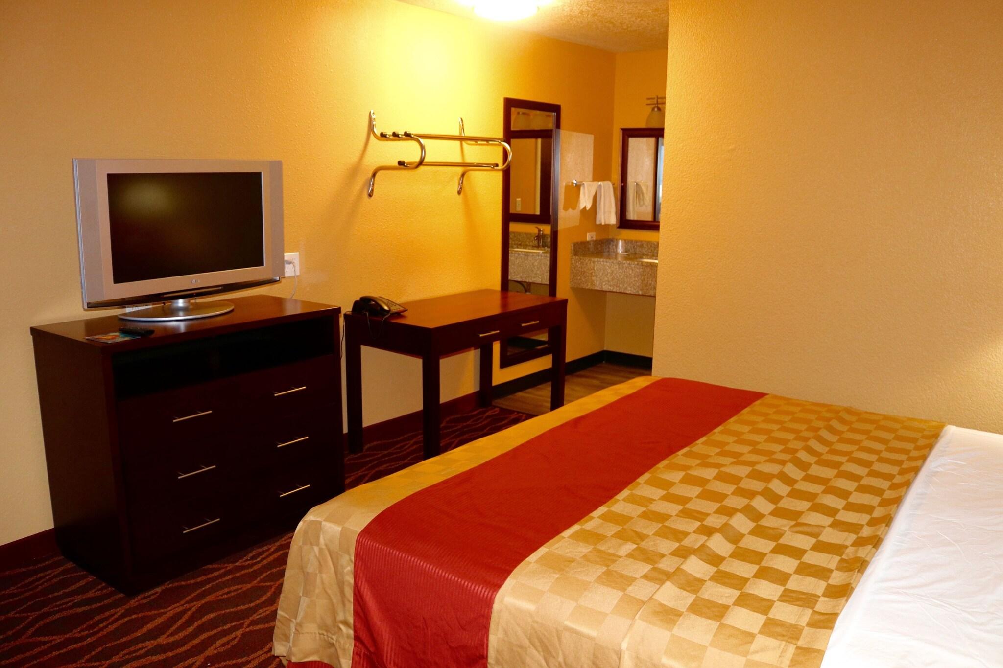 Holiday Lodge Salem 10/15