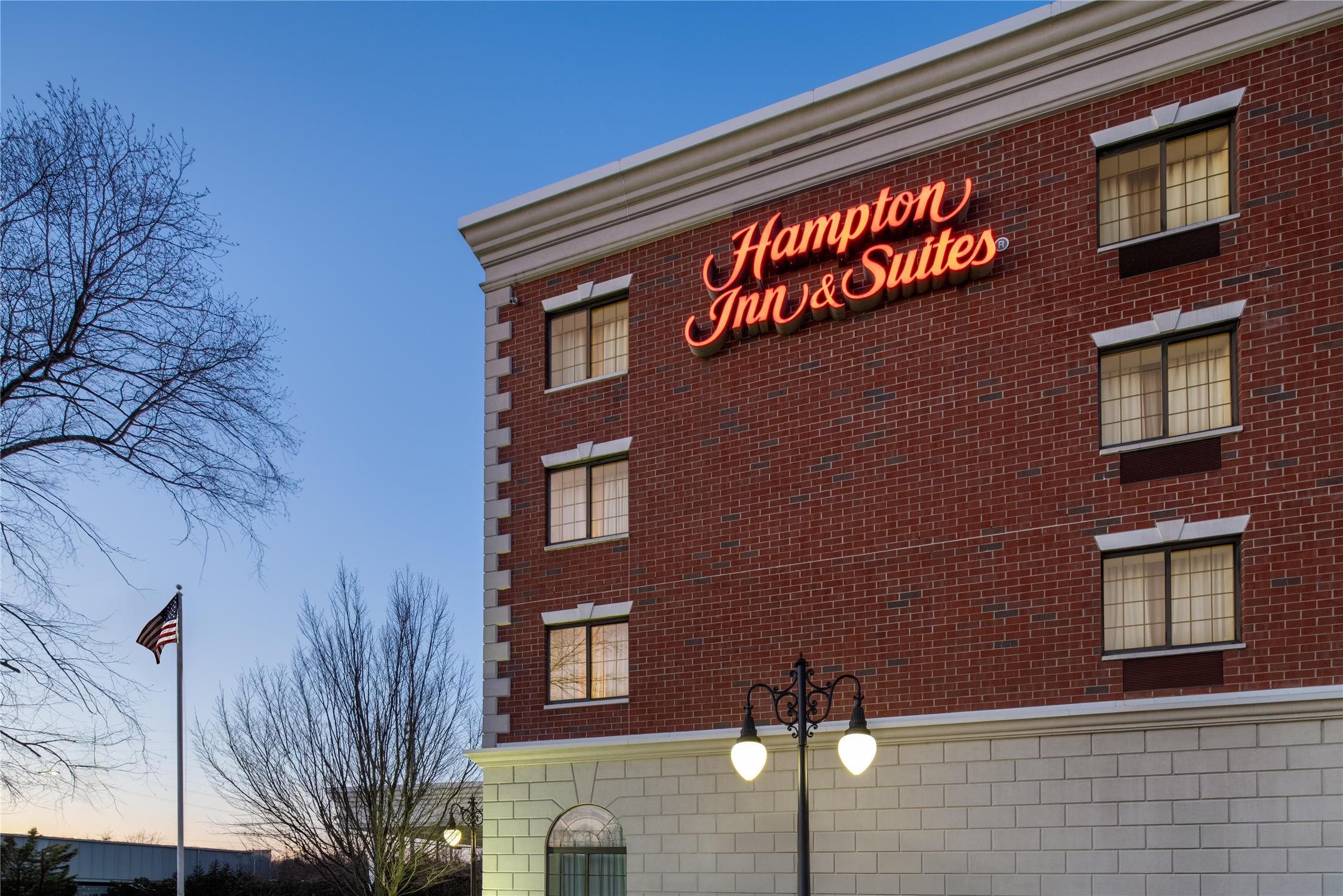 Hampton Inn And Suites Rockville Centre 2/85