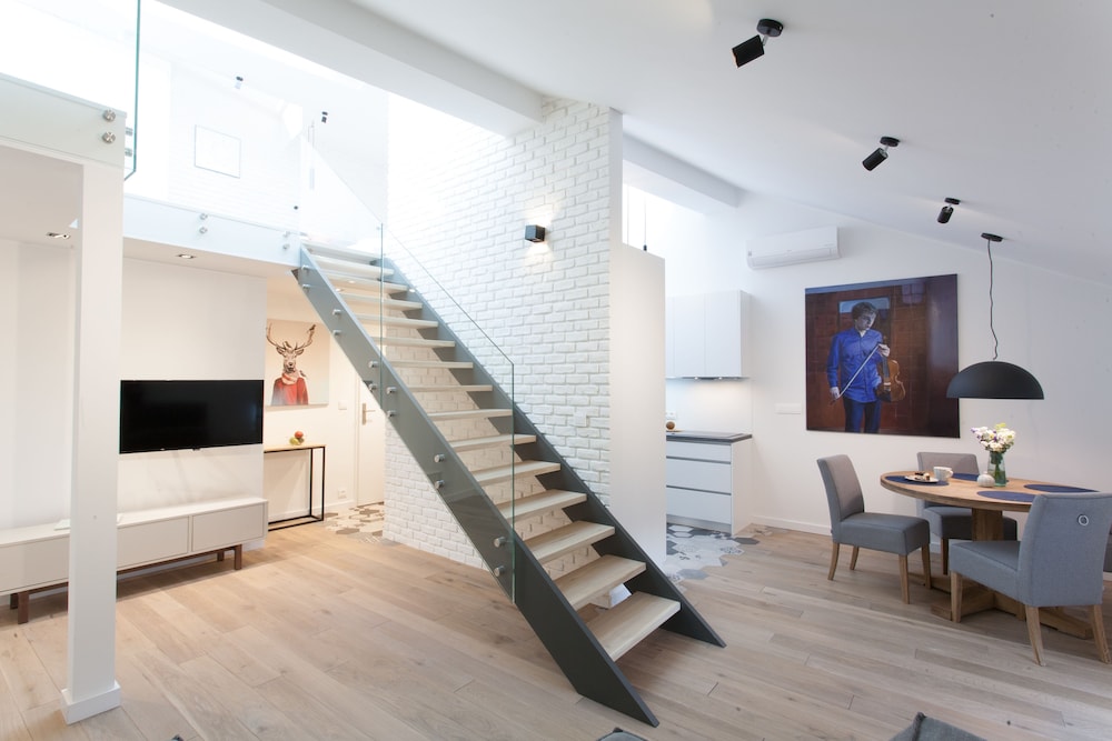 Luxury Mint Apartments Main Square 37/50