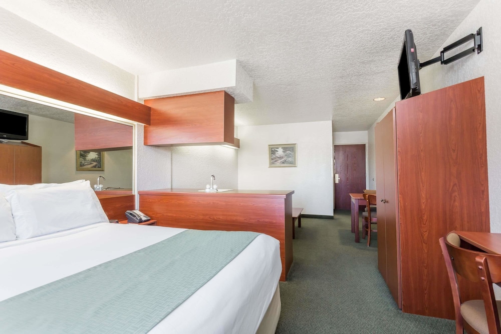 Microtel Inn Suites By Wyndham Marianna 9/23