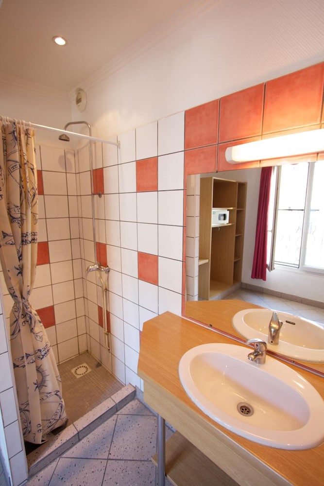Auberge Internationale Des Jeunes 43/44