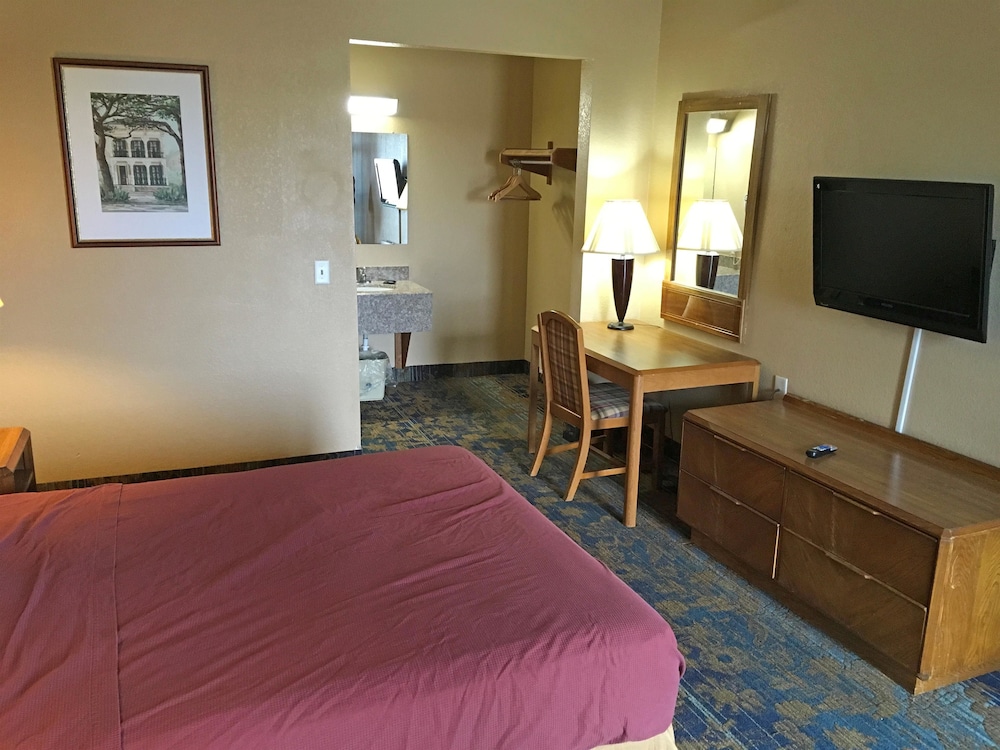 ROOM, KING BED