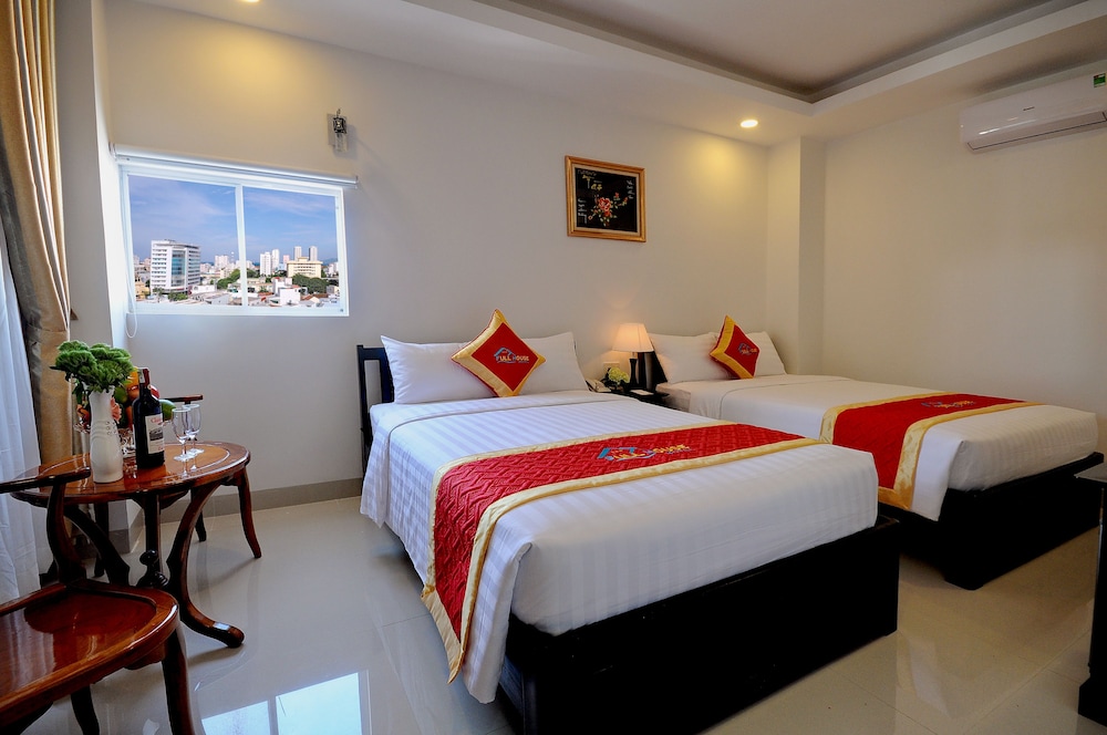 Full House Hotel 20/66