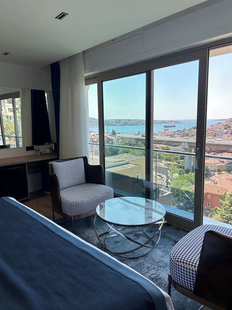 Mona Bosphorus 31/50