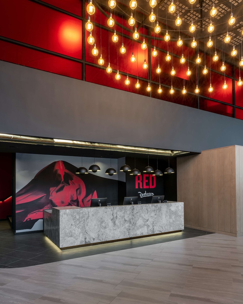 Radisson RED Hotel, Johannesburg Rosebank 8/75