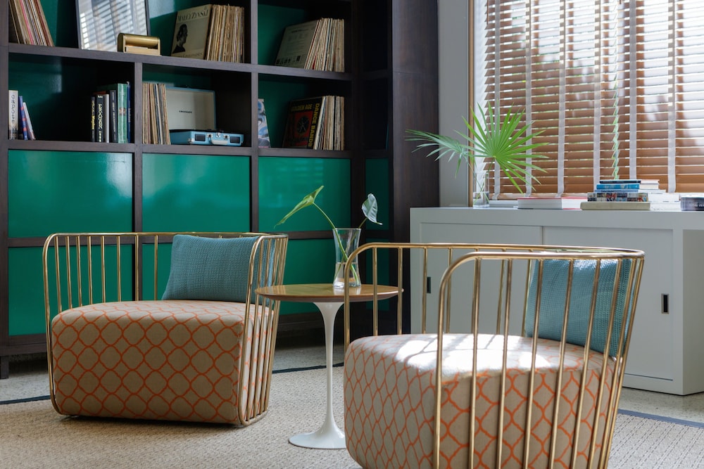 Kimpton Surfcomber Hotel 13/80