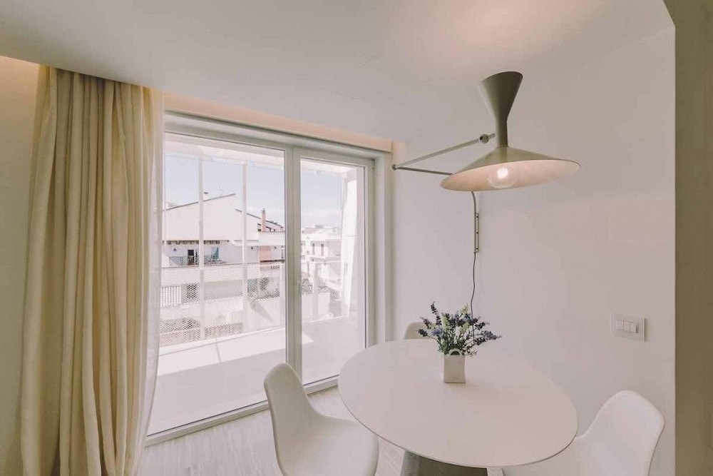 Suite 10 Home Design & Spa 68/69