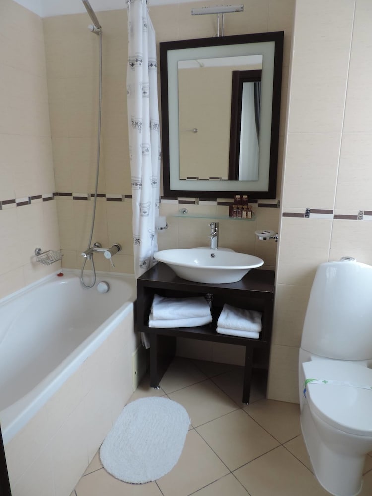 Monte Carlo Palace Suites 50/50