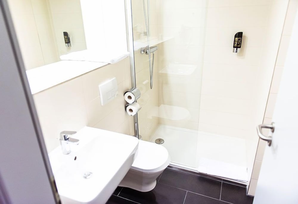 SERWAYS HOTEL BRUCHSAL WEST 10/54