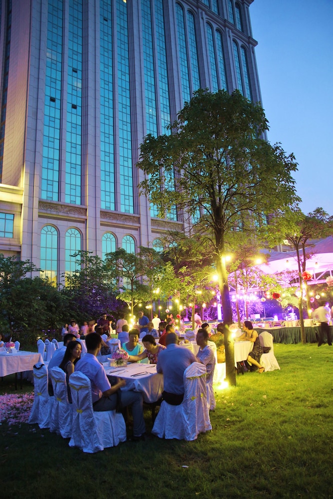 Gladden Hotel Jiangmen 54/61