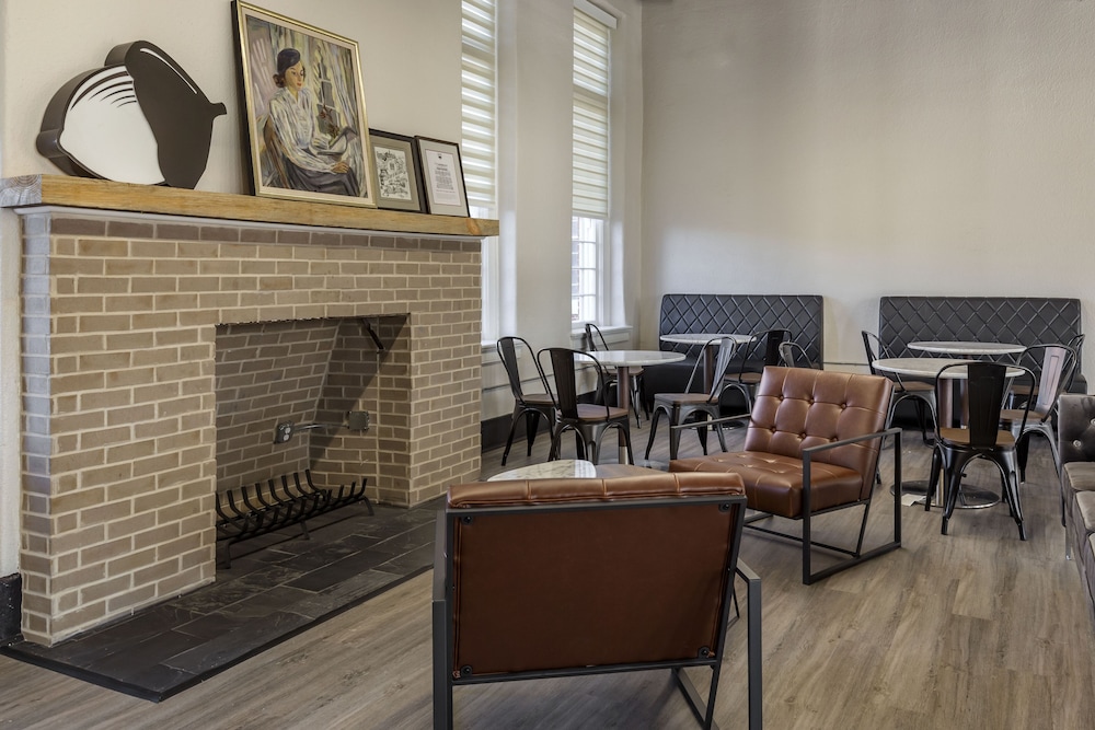 The Inn at Blackstone 34/50