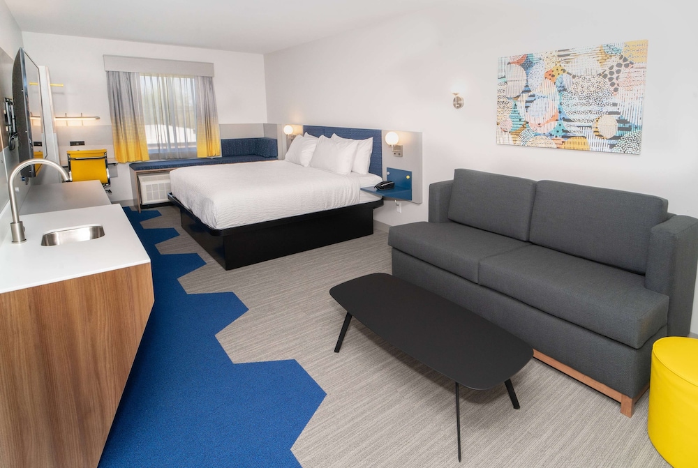Microtel Inn and Suites by Wyndham Macedon 16/25