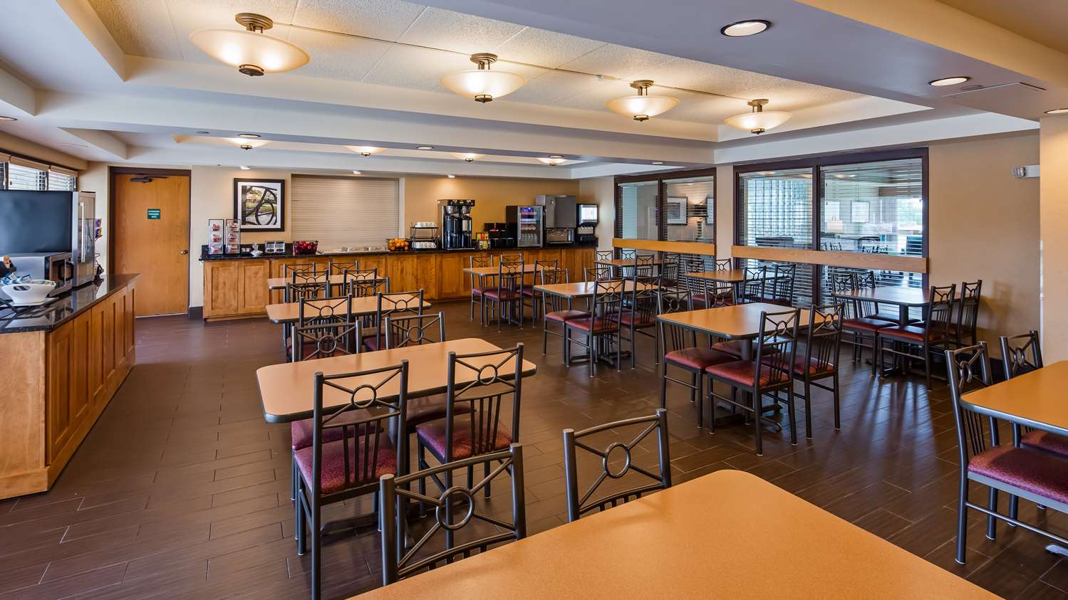 Best Western East Towne Suites 36/42