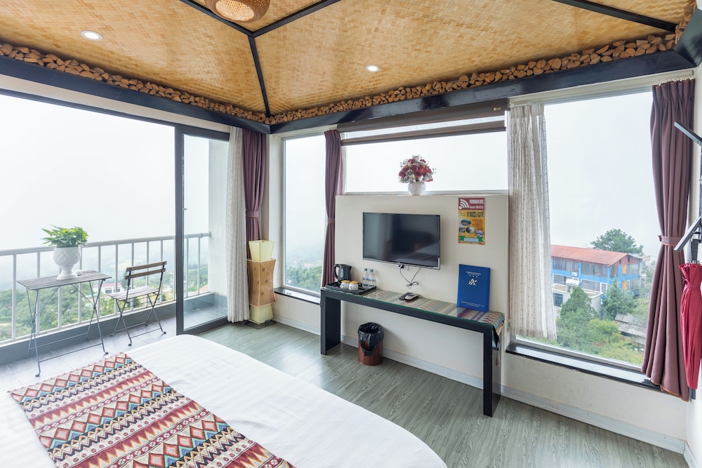 Phuong Nam Mountain View Hotel 23/35
