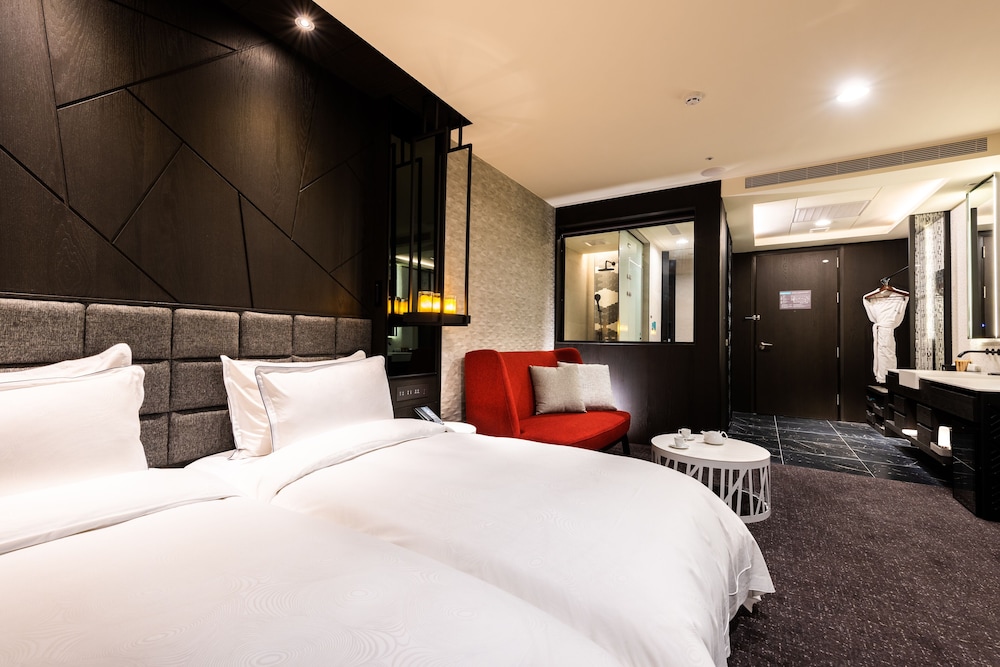 STANDARD, TWIN BEDS, NO WINDOW