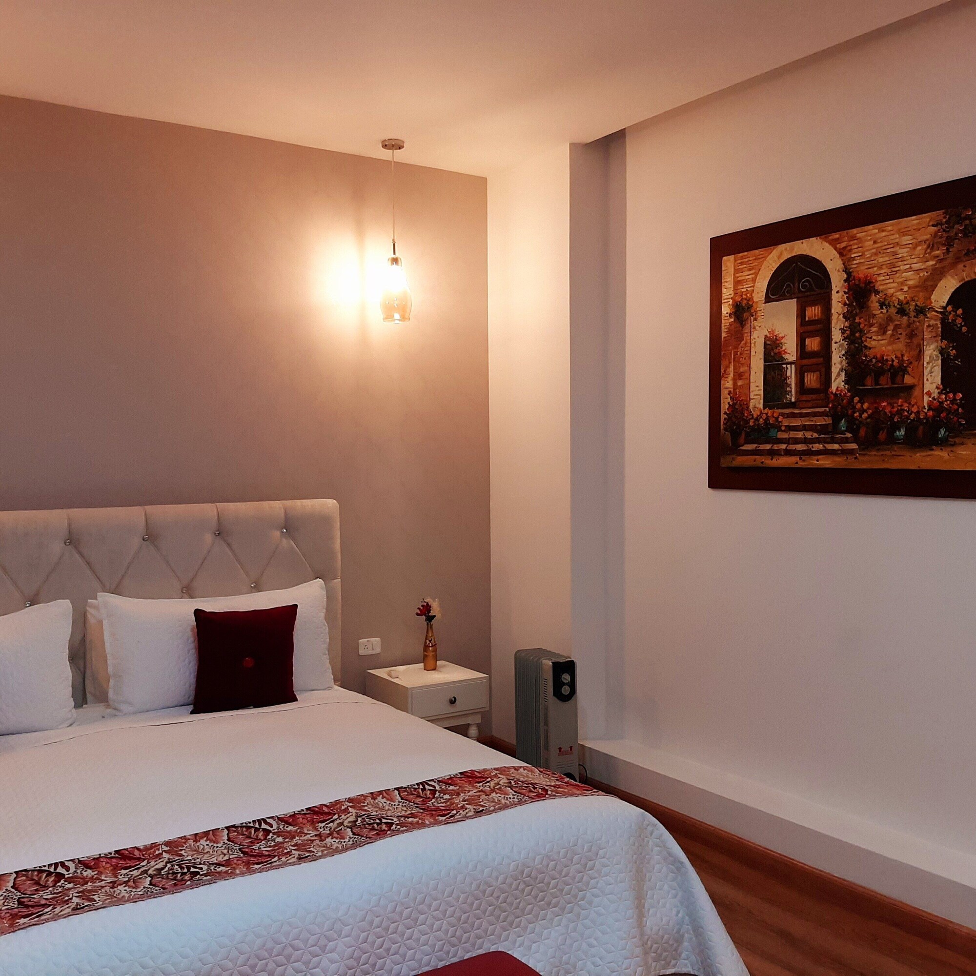 DELUXE, DOUBLE BED