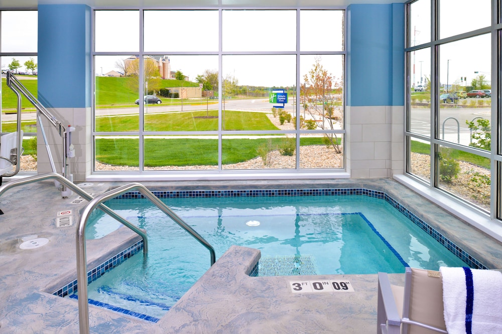 Holiday Inn Express And Suites Madison 5/65