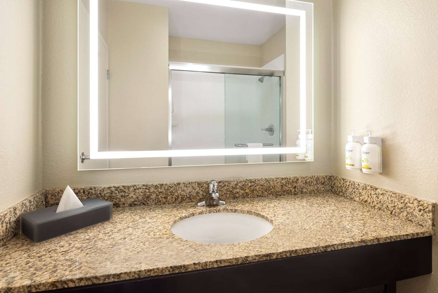 La Quinta Inn & Suites by Wyndham Knoxville Airport 47/47