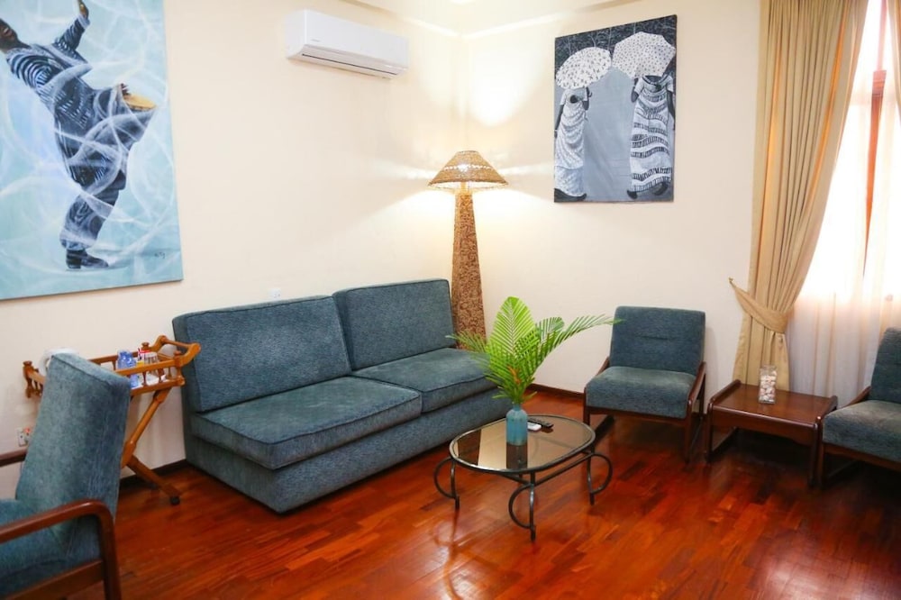 Coconut Grove Regency Hotel 45/66