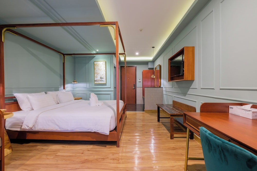 DELUXE, DOUBLE BED
