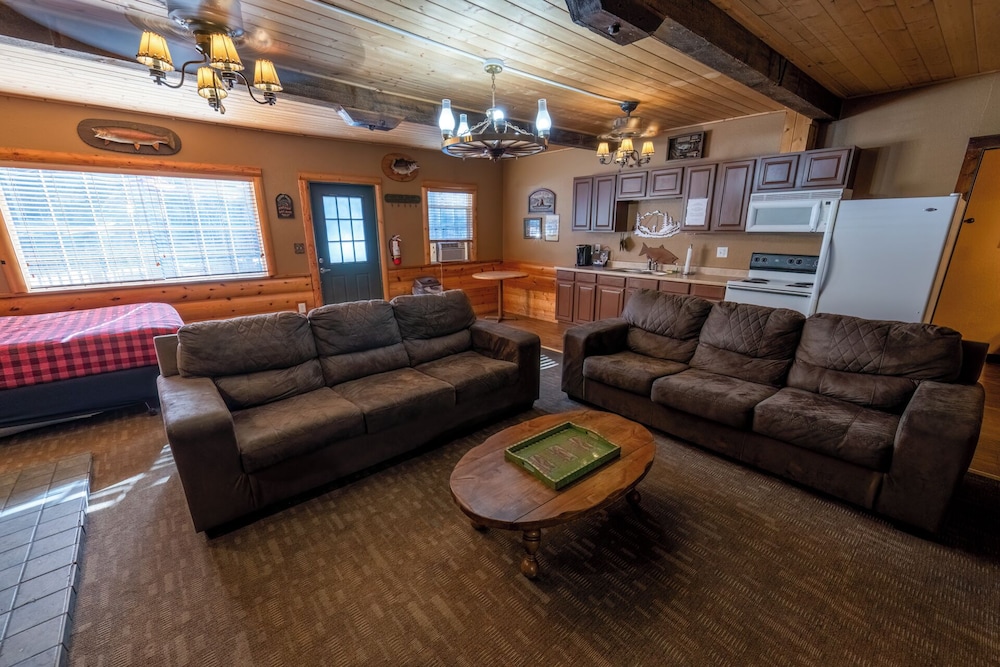 Shaver Lake Village Hotel 28/50