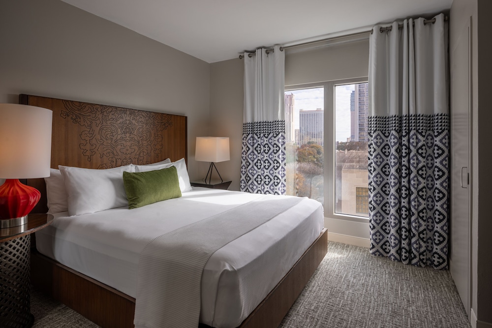 DELUXE, SUITE, KING BED, CITY VIEW