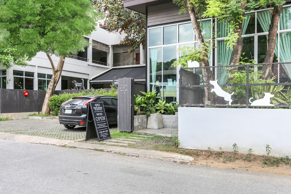 Ketawa Pet Friendly Hotel and Cafe (ex Ketawa Stylish Hotel) 33/43