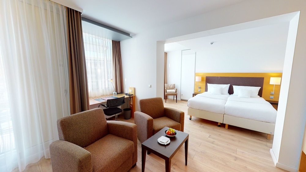 KONGRESSHOTEL POTSDAM AM TEMPLINER SEE 19/66